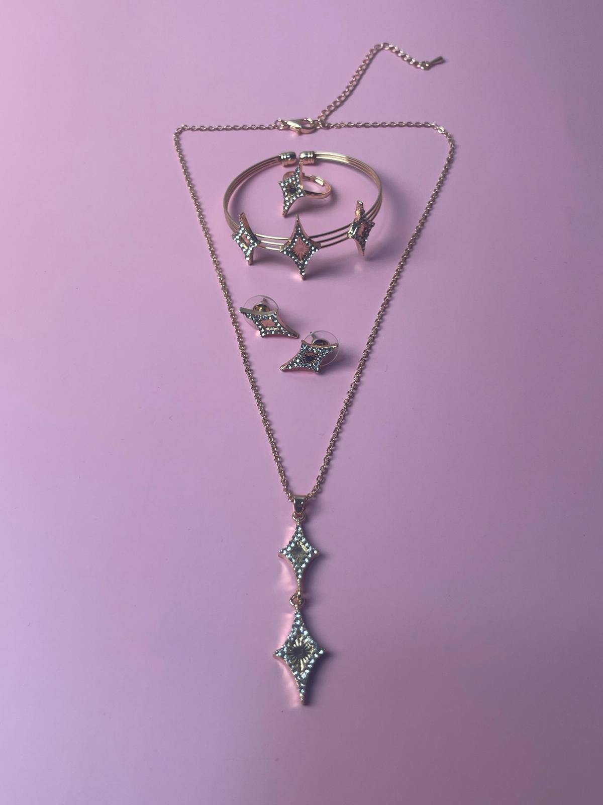 طقم اكسسوار