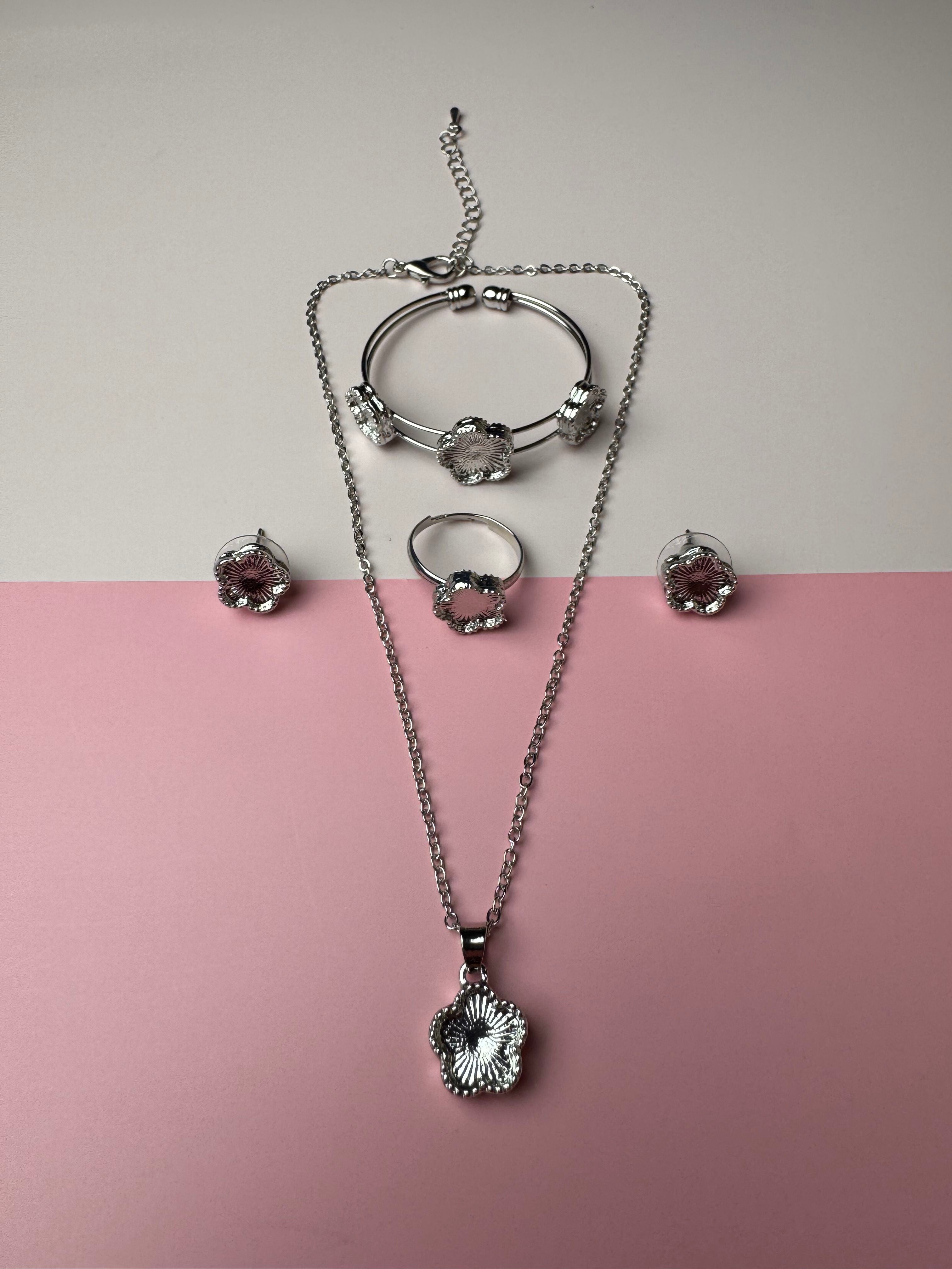 طقم اكسسوار